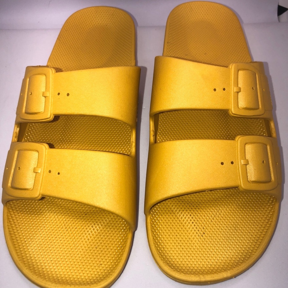 Freedom Moses Two Band Slide yellow color Men Unisex Sandals NEW 46/47 no box